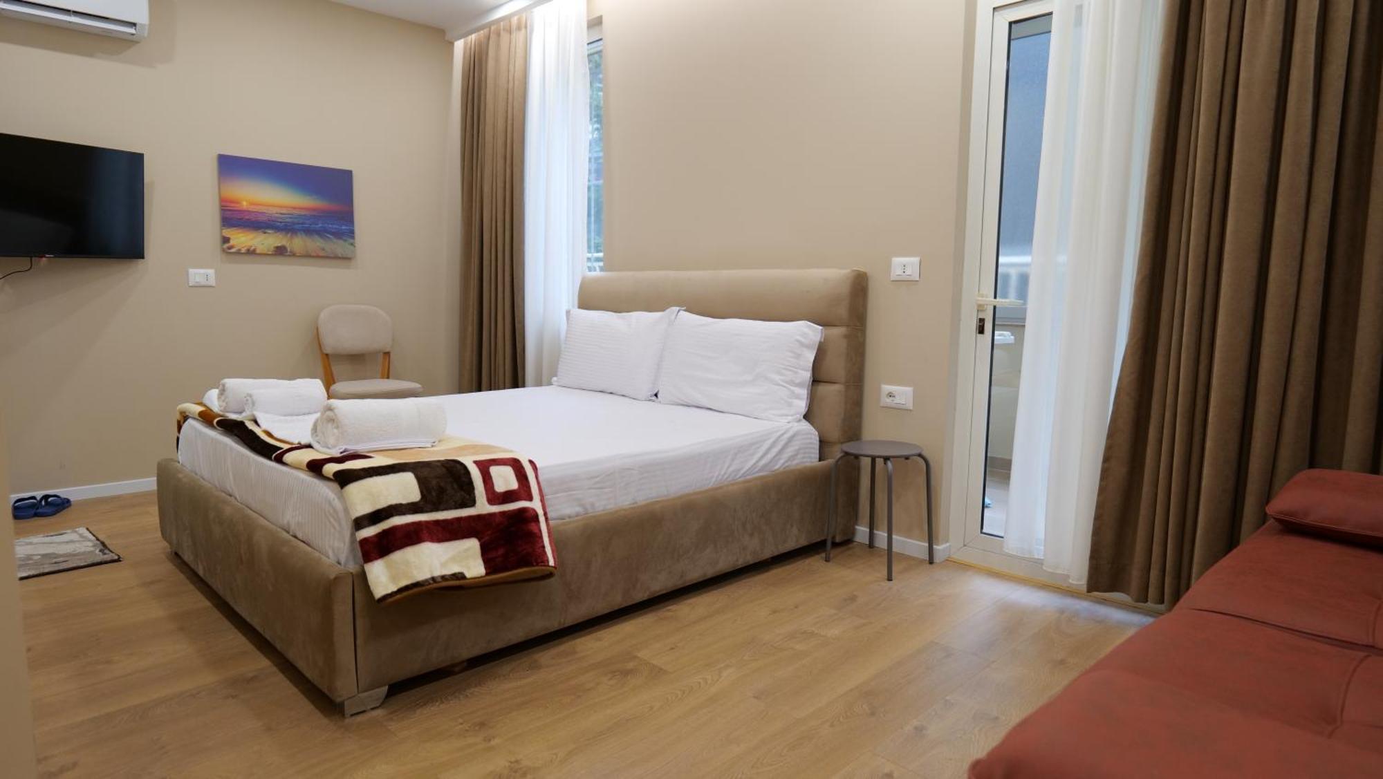 Kristi Apartments 03 Тирана Екстер'єр фото
